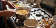 Mie Instan Lembek? Bukan karena Waktu Rebus, Ini Sebabnya