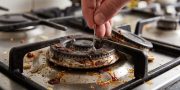 Kompor Api Kecil? Ini Penyebab & Cara Atasi Burner Tersumbat