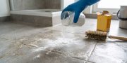 Baking Soda Bukan Cuma untuk Kue, Ini Cara Jitu Atasi Kerak Lantai Kamar Mandi