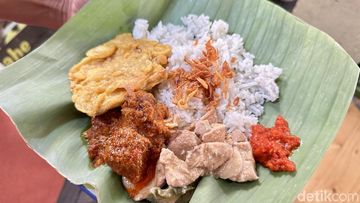Nasi Uduk Legendaris 1890 Bogor: Lauk Unik Picung & Torpedo