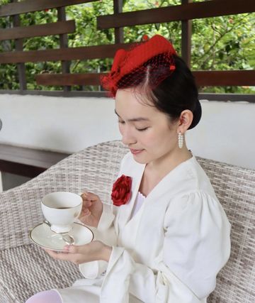 Pesona Shanna Shannon Saat Ngeteh dan Nikmati Dessert Manis