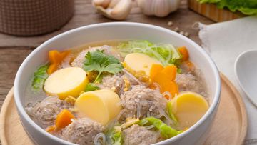 Resep Sop Bola Daging dan Tofu Kuah Gurih Hangat Lezat