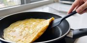 Telur Dadar Tipis Sering Robek? Trik Simpel Ini Solusinya