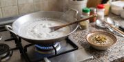Cara Masak Santan agar Tidak Menggumpal di Bubur Kacang Hijau