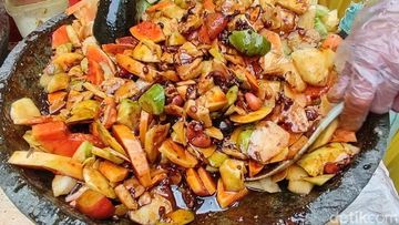 Rujak Bang Shultan: Kuah Kecombrang, Antre 1 Jam Demi Rasanya