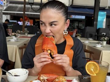 Agnez Mo Foodie Sejati, Hobi Jajan Hawker Center & Racik Matcha