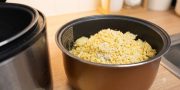Nasi Menguning di Magic Com? Kenali Ciri Nasi Tak Layak Makan
