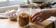 Bawang Goreng Cepat Melempem? Ini 2 Kesalahan Mendinginkan & Menyimpannya