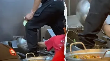 Viral! Pegawai Resto Berdiri di Atas Penggorengan Saat Masak
