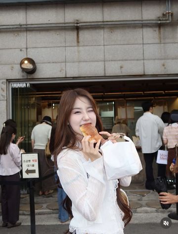 Viral! Vilmei Makan Sashimi Jepang & Salt Bread Renyah di Korea