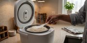 Nasi Matang di Rice Cooker Tapi Keras? Ini Penyebabnya!