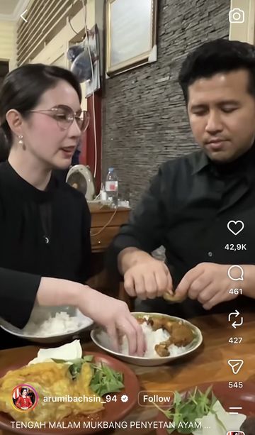 Arumi Bachsin Jajan Kuliner Tradisional: dari Bubur Ayam sampai Mukbang Penyetan