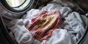 Kenapa Lap Dapur Berminyak Tak Boleh Dicuci Bareng Pakaian?