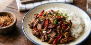 Sarapan Nikmat dari Ayam Goreng Sisa? Resep Ayam Kecap Suwir