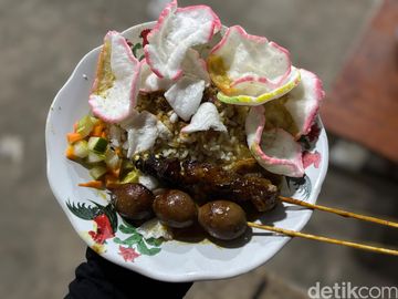 Viral! Gultik TikToker Nadshav, Antre 30 Menit, Seporsi Rp15 Ribu