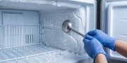Bunga Es Freezer Menumpuk? Pakai Sendok Sayur, Cara Bersihkan!