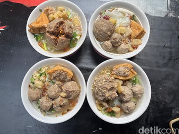 Viral! Bakso Bang Udin Diantre 2 Jam Sebelum Buka, Ada Saikoro