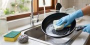 Lapisan Panci Anti Lengket Cepat Aus? Cek Spons Cucimu!