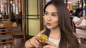 Mayang Lucyana Pamer Kuliner: Ngopi di Kafe, Jajan di China