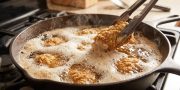 Kenapa Ayam Goreng Berbusa Banyak? Ini Penyebabnya