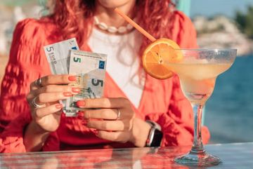 Tagihan Tak Terduga: Makan di Ibiza Capai Rp 6 Juta!