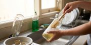 Cara Hilangkan Bau Tengik Botol Minyak Bekas, Cuci Bagian Ini