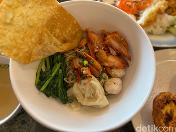 Kafe ala Hong Kong di Agora Mall: Bakmi Kepiting & Egg Tart Durian