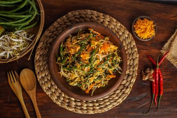 8 Makanan Tertua di Indonesia, Urap Berusia 1.000 Tahun!