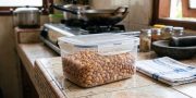 Kacang Goreng Cepat Tengik? Bisa Jadi Salah Wadah Simpan