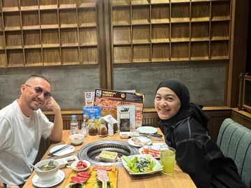 Serunya Ananda Omesh Ajak Keluarga Sarapan dan Jajan Es Krim
