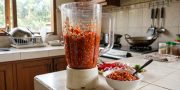 Sambal Terlalu Kasar? Ini Trik Urutan Menghaluskannya