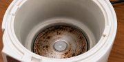 Nasi Cepat Basi? Ini Cara Bersihkan Kerak Pemanas Rice Cooker