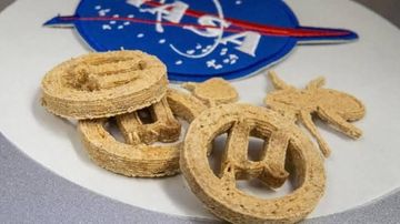 Tak Disangka! Botol Plastik Bekas Disulap Jadi Cookies