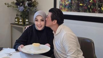 Syahrini Bagikan Momen Masak Pasta dan Makan Bareng Suami