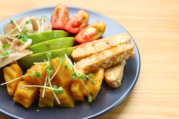 8 Makanan Fermentasi Kaya Nutrisi, Tempe Asli Indonesia!