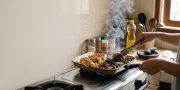 5 Penyebab Grill Pan Bikin Dapur Berasap & Cara Mengatasinya
