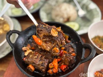 Kwali Bakar Radja Tebet: Iga Konro Mercon Pedas Gurih!