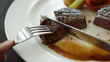 Pesan Steak Rp538 Ribu tapi Dapat Sirloin, Pria Ini Protes!